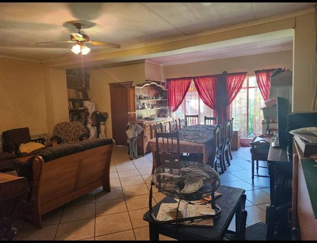 7 BEDROOM HOUSE FOR SALE IN OOS EINDE